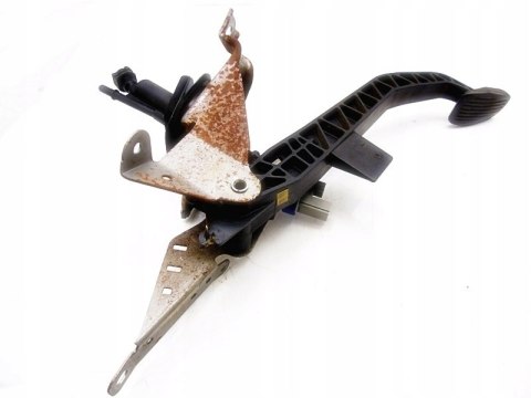 PEDAŁ SPRZEGŁA MAZDA 3 HB 5D 03-09r PEDAŁ SPRZEGŁA MAZDA 3 HB 5D 03-09r