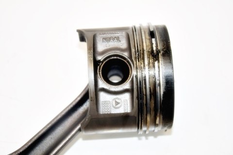 TŁOK KORBOWÓD 8976G 2.2 D E220 C220 W202 W210 TŁOK KORBOWÓD 8976G 2.2 D E220 C220 W202 W210
