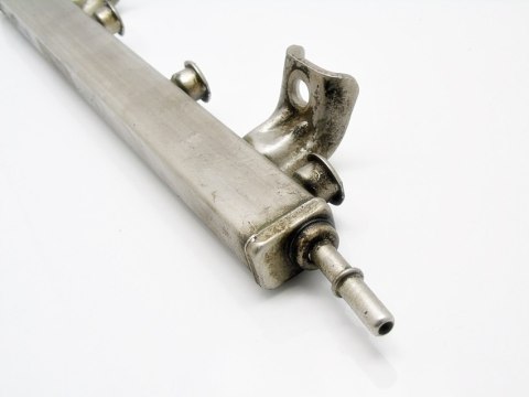 LISTWA PALIWA 2.0 16V MAZDA 6 5 MONDEO MK3 LISTWA PALIWA 2.0 16V MAZDA 6 5 MONDEO MK3