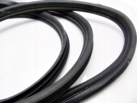 USZCZELKA WNĘKI DRZWI PRAWY PRZÓD PEUGEOT 307 5D USZCZELKA WNĘKI DRZWI PRAWY PRZÓD PEUGEOT 307 5D
