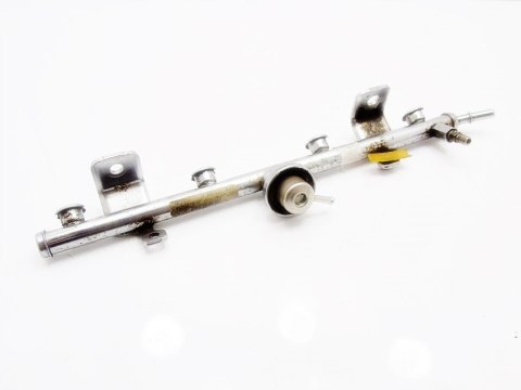 LISTWA WTRYSKOWA 2.0 16V MONDEO 6 MK3 V50 S40 C30 LISTWA WTRYSKOWA 2.0 16V MONDEO 6 MK3 V50 S40 C30