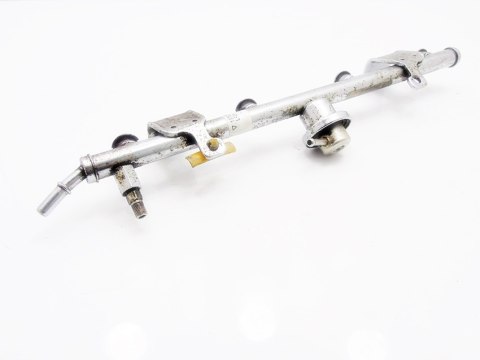 LISTWA WTRYSKOWA 2.0 16V MONDEO 6 MK3 V50 S40 C30 LISTWA WTRYSKOWA 2.0 16V MONDEO 6 MK3 V50 S40 C30