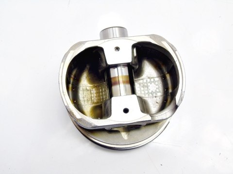 TŁOK 31040 RH 3.0 V6 VVTI GS300 IS300 CROWN REIZ TŁOK 31040 RH 3.0 V6 VVTI GS300 IS300 CROWN REIZ