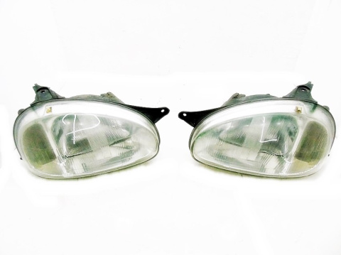 REFLEKTORY LAMPY PRZÓD KOMPLET OPEL CORSA B 3D