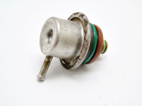 ZAWÓR LISTWY PALIWA 1.6 8V PASSAT B5 AUDI A4 ZAWÓR LISTWY PALIWA 1.6 8V PASSAT B5 AUDI A4