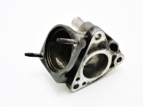 OBUDOWA TERMOSTATU 1.6 VVTI AURIS AVENSIS COROLLA OBUDOWA TERMOSTATU 1.6 VVTI AURIS AVENSIS COROLLA