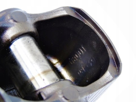 TŁOK 0800T 1.6 VVTI AURIS AVENSIS COROLLA VERSO TŁOK 0800T 1.6 VVTI AURIS AVENSIS COROLLA VERSO