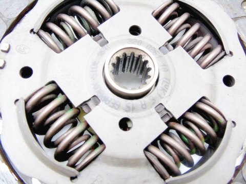 SPRZĘGŁO TARCZA 1.0 12V CORSA C D AGILA WAGON R SPRZĘGŁO TARCZA 1.0 12V CORSA C D AGILA WAGON R