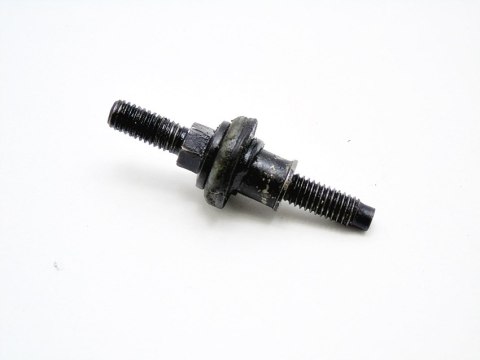 ŚRUBA POKRYWY ZAWORÓW 2.0 16V MONDEO MK3 C30 V50 S40 ŚRUBA POKRYWY ZAWORÓW 2.0 16V MONDEO MK3 C30 V50 S40